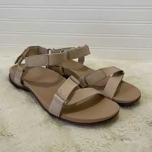 Vionic Sandals Size 9.5